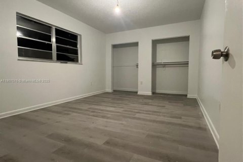 Снять в аренду виллу или дом в Хайалиа, Флорида 2 спальни, 292.64м2, № 1963921 - фото 6