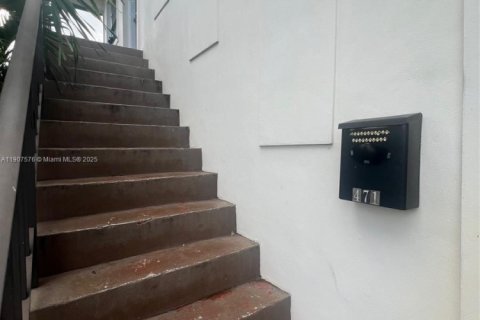 Снять в аренду виллу или дом в Хайалиа, Флорида 2 спальни, 292.64м2, № 1963921 - фото 3