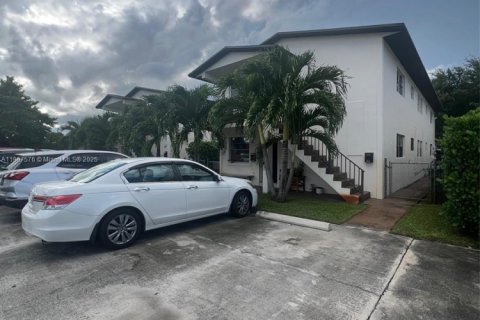 Снять в аренду виллу или дом в Хайалиа, Флорида 2 спальни, 292.64м2, № 1963921 - фото 2