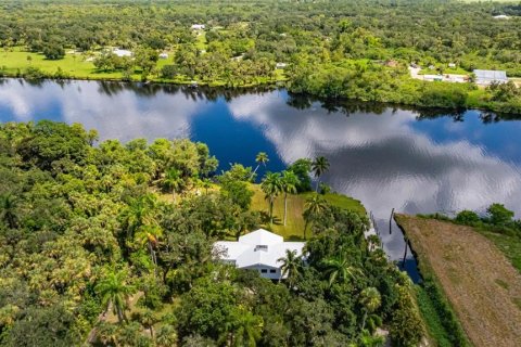 Villa ou maison à vendre à Alva, Floride: 6 chambres, 280.29 m2 № 1879207 - photo 3