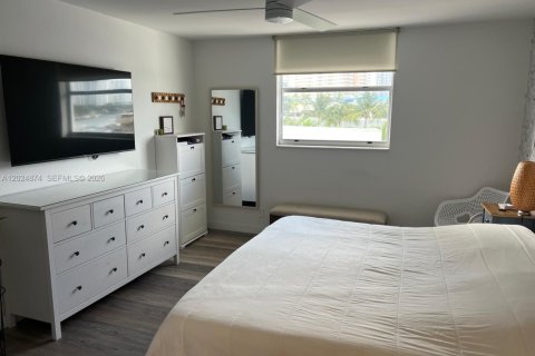Apartment in Hallandale Beach, Florida 2 bedrooms № 2153652 - photo 6