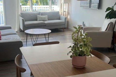Apartment in Hallandale Beach, Florida 2 bedrooms № 2153652