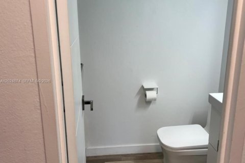 Apartment in Hallandale Beach, Florida 2 bedrooms № 2153652 - photo 10