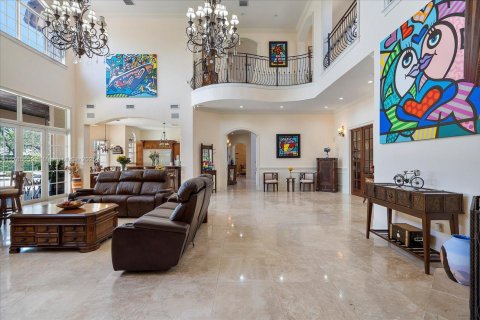 House in Miami, Florida 8 bedrooms, 621.89 sq.m. № 1705137 - photo 20