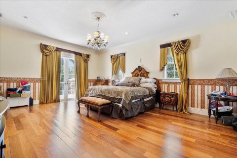 House in Miami, Florida 8 bedrooms, 621.89 sq.m. № 1705137 - photo 26