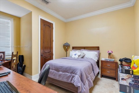 House in Miami, Florida 8 bedrooms, 621.89 sq.m. № 1705137 - photo 23