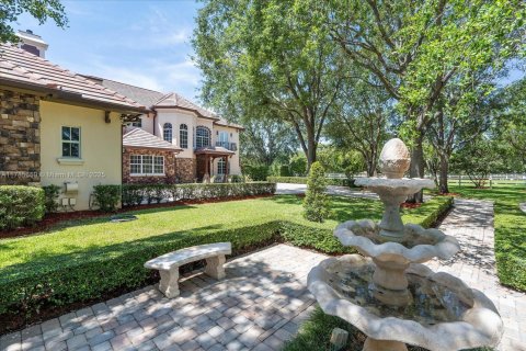 House in Miami, Florida 8 bedrooms, 621.89 sq.m. № 1705137 - photo 5