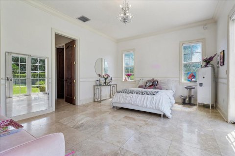 House in Miami, Florida 8 bedrooms, 621.89 sq.m. № 1705137 - photo 16