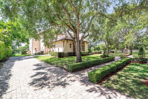 House in Miami, Florida 8 bedrooms, 621.89 sq.m. № 1705137 - photo 4