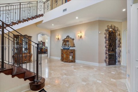 House in Miami, Florida 8 bedrooms, 621.89 sq.m. № 1705137 - photo 7