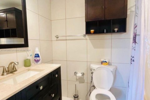 Снять в аренду кондоминиум в Санни-Айлс-Бич, Флорида 1 спальня, № 1966705 - фото 7