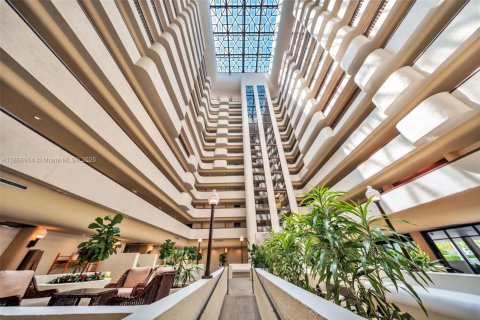 Condo in Coral Gables, Florida, 2 bedrooms  № 2026106 - photo 29