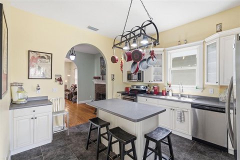 House in Tampa, Florida 2 bedrooms, 132.39 sq.m. № 2237430 - photo 12