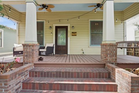 House in Tampa, Florida 2 bedrooms, 132.39 sq.m. № 2237430 - photo 4