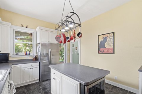 House in Tampa, Florida 2 bedrooms, 132.39 sq.m. № 2237430 - photo 9
