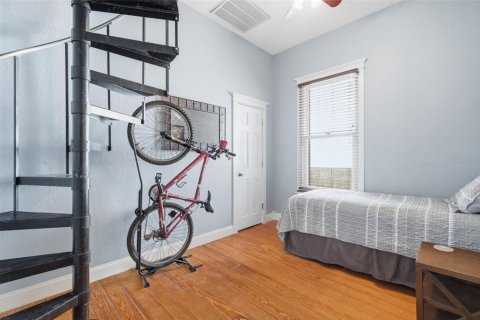 House in Tampa, Florida 2 bedrooms, 132.39 sq.m. № 2237430 - photo 22