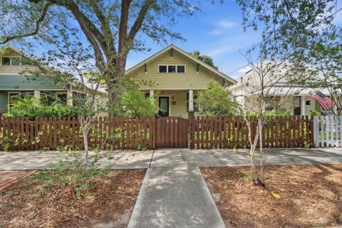 House in Tampa, Florida 2 bedrooms, 132.39 sq.m. № 2237430 - photo 2