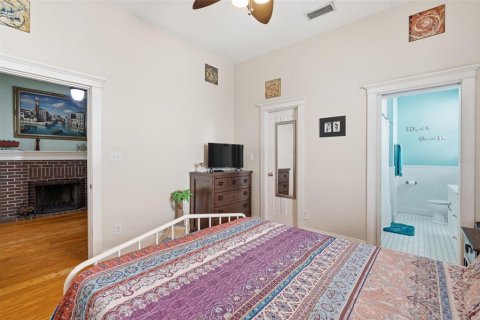 House in Tampa, Florida 2 bedrooms, 132.39 sq.m. № 2237430 - photo 15