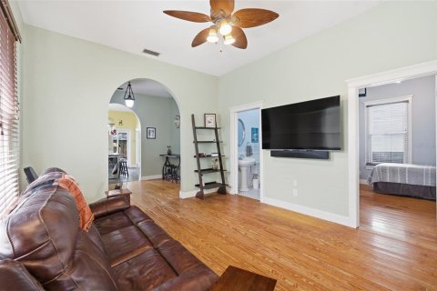 House in Tampa, Florida 2 bedrooms, 132.39 sq.m. № 2237430 - photo 6