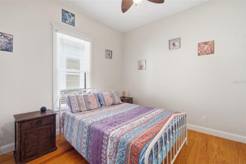 House in Tampa, Florida 2 bedrooms, 132.39 sq.m. № 2237430 - photo 17