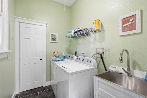 House in Tampa, Florida 2 bedrooms, 132.39 sq.m. № 2237430 - photo 13