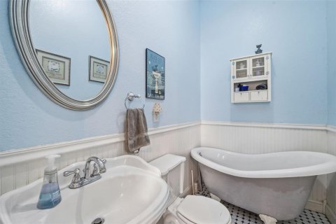 House in Tampa, Florida 2 bedrooms, 132.39 sq.m. № 2237430 - photo 23