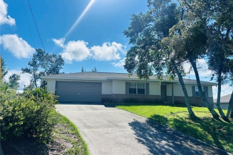 House in Deltona, Florida 2 bedrooms, 120.22 sq.m. № 2359400