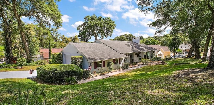 Casa en Eustis, Florida 3 dormitorios, 163.42 m2 № 1649127