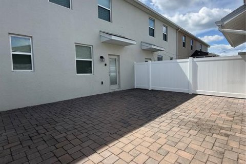 Townhouse in Winter Garden, Florida 3 bedrooms, 151.99 sq.m. № 2395546 - photo 15