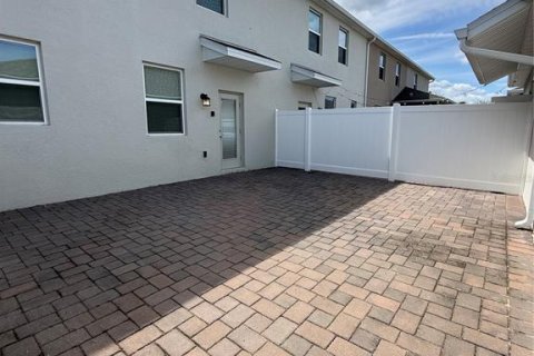 Townhouse in Winter Garden, Florida 3 bedrooms, 151.99 sq.m. № 2395546 - photo 16