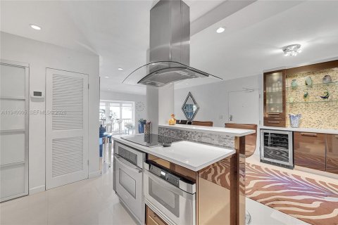 Снять в аренду кондоминиум в Форт-Лодердейл, Флорида 1 спальня, 111.48м2, № 1998268 - фото 7