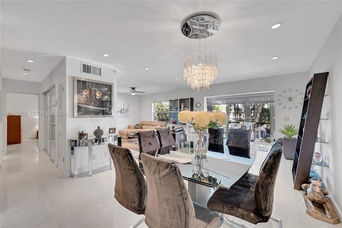 Снять в аренду кондоминиум в Форт-Лодердейл, Флорида 1 спальня, 111.48м2, № 1998268 - фото 3