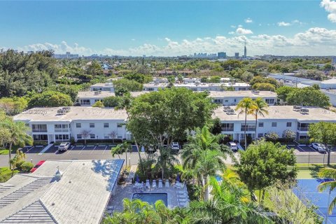 Снять в аренду кондоминиум в Форт-Лодердейл, Флорида 1 спальня, 111.48м2, № 1998268 - фото 20