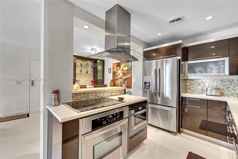 Снять в аренду кондоминиум в Форт-Лодердейл, Флорида 1 спальня, 111.48м2, № 1998268 - фото 6