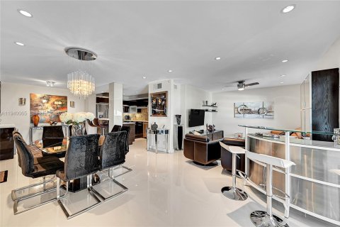 Снять в аренду кондоминиум в Форт-Лодердейл, Флорида 1 спальня, 111.48м2, № 1998268 - фото 9