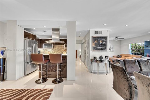 Снять в аренду кондоминиум в Форт-Лодердейл, Флорида 1 спальня, 111.48м2, № 1998268 - фото 4