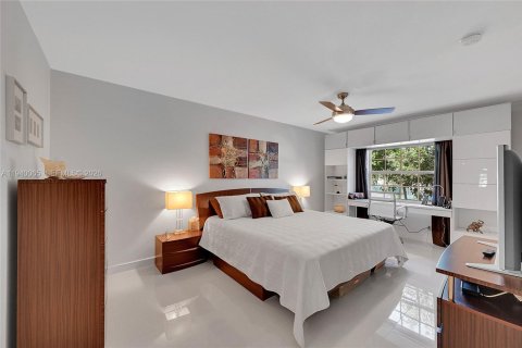Снять в аренду кондоминиум в Форт-Лодердейл, Флорида 1 спальня, 111.48м2, № 1998268 - фото 12
