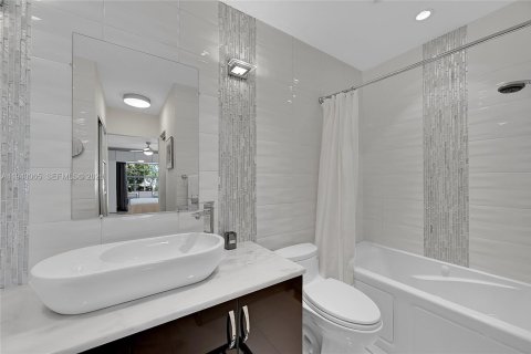 Снять в аренду кондоминиум в Форт-Лодердейл, Флорида 1 спальня, 111.48м2, № 1998268 - фото 15