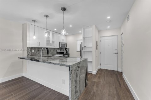 Appartement à louer à Miami, Floride: 2 chambres, 74.69 m2 № 1949827 - photo 1