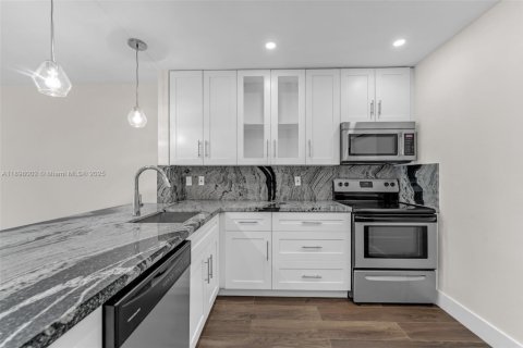 Appartement à louer à Miami, Floride: 2 chambres, 74.69 m2 № 1949827 - photo 4