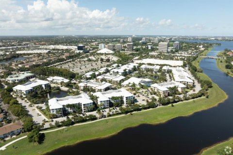 Condo in West Palm Beach, Florida, 2 bedrooms № 2154953 - photo 11