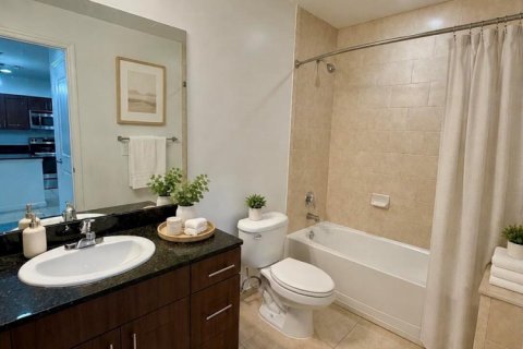Condo in West Palm Beach, Florida, 2 bedrooms № 2154953 - photo 5