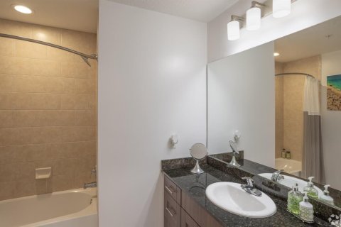 Condo in West Palm Beach, Florida, 2 bedrooms № 2154953 - photo 6