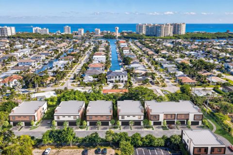 Townhouse in Boca Raton, Florida 4 bedrooms, 299.05 sq.m. № 2176713