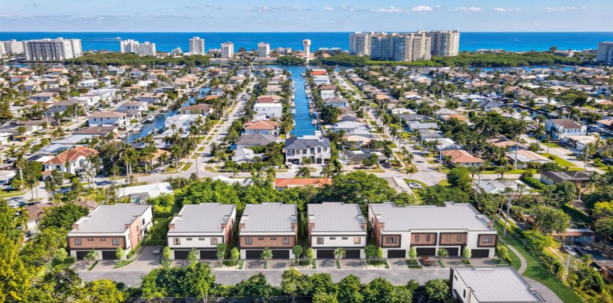 Townhouse in Boca Raton, Florida 4 bedrooms, 299.05 sq.m. № 2176713