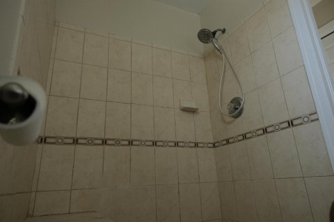 Снять в аренду виллу или дом в Уэст-Палм-Бич, Флорида 4 комнаты, 185.53м2, № 2179714 - фото 13