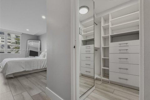 Condo in Miami Beach, Florida, 1 bedroom  № 1955539 - photo 13