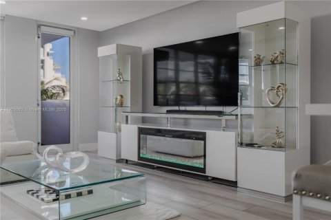 Condo in Miami Beach, Florida, 1 bedroom  № 1955539 - photo 5