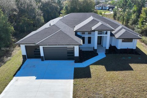 Casa en venta en Lehigh Acres, Florida, 5 dormitorios № 1993008 - foto 2