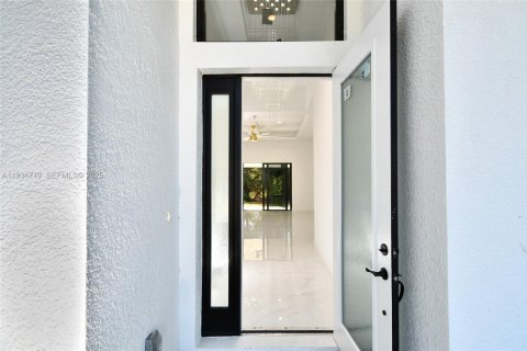 Casa en venta en Lehigh Acres, Florida, 5 dormitorios № 1993008 - foto 5